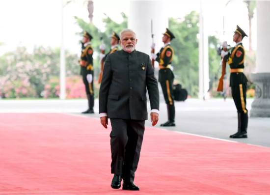 9月5日，印度总理莫迪抵达厦门国际会议中心，出席新兴市场国家与发展中国家对话会。新华社记者陈晔华摄