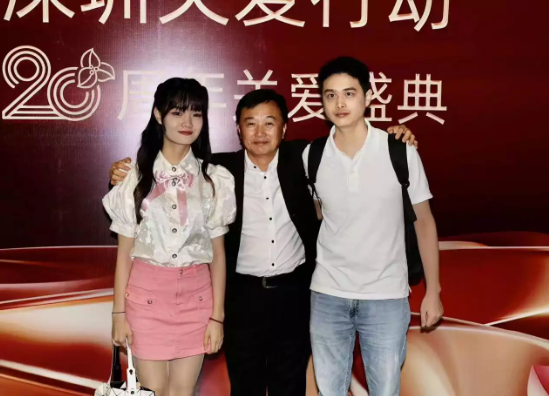 深圳华厦姚晓明副院长作为历届爱心人物代表出席深圳关爱行动20周年盛典