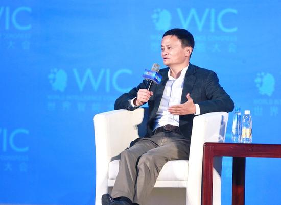图说:马云在对话现场