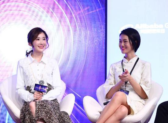 淘宝主播姜梦茹(左)、“槿爷原创设计旗袍屋”的创始人金莉倩(右)等90后商家代表