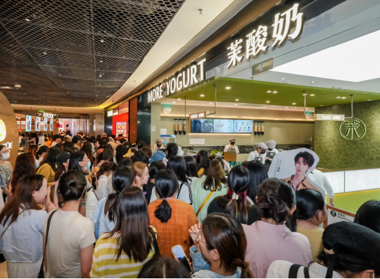 2年关店超400家！茉酸奶“危局”，“吞下”酸奶罐罐自救？