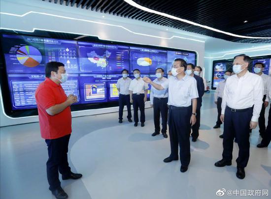 李克强在重庆考察猪八戒网络有限公司 再送3个字“创众业”