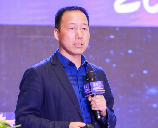 华为老总哪里人_链家老总一家人照片(3)