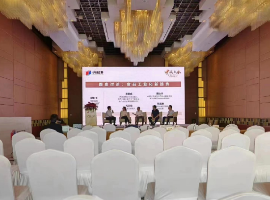 消费板块人气太低!华创证券中期策略会食品饮料圆桌论坛,5名嘉宾台上分享,台下观众仅1人(附现场图)