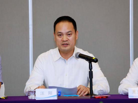 民建中央社会服务部副部长汪阳在成立大会上发表重要讲话。