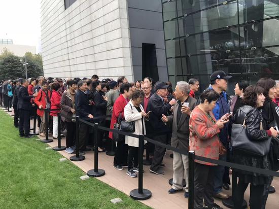 双十一上海中心38楼匠心馆被挤爆 临时闭馆