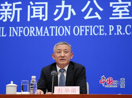 国务院国有资产监督管理委员会秘书长、新闻发言人彭华岗 中国网 宗超国务院国有资产监督管理委员会秘书长、新闻发言人彭华岗 中国网 宗超