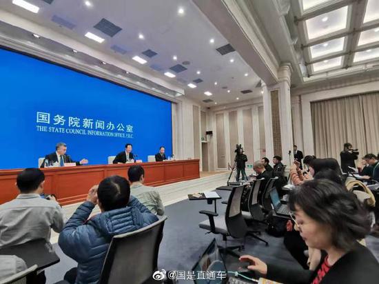 2016全讯网博彩收录_《中国机长》5位客串,李现获赞,而她存在感太低,观众没认出