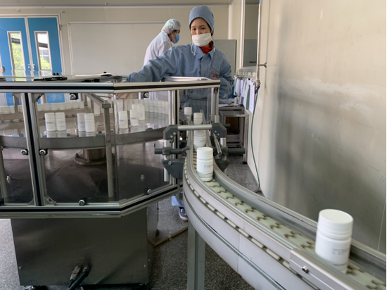 图:广药集团光华制药磷酸氯喹片生产线。磷酸氯喹片已被列入新冠肺炎第六版、第七版。