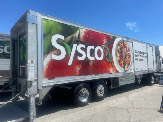 中集车辆北美首批新能源冷藏半挂样车交付