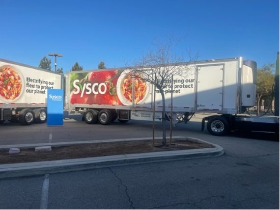 中集车辆北美首批新能源冷藏半挂样车交付