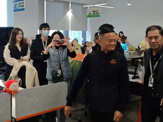 马云现身阿里巴巴杭州园区 云中马却涨停了?股民:匪夷所思
