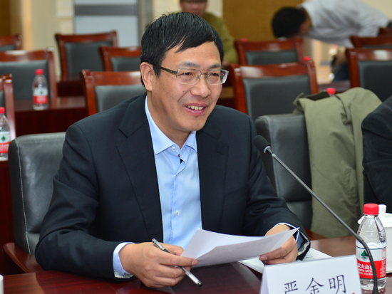 中国人民大学科研处处长严金明