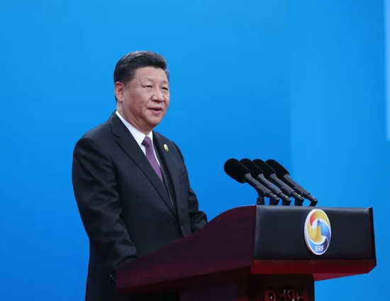 4月26日,国家主席习近平在北京出席第二届“一带一路”国际合作高峰论坛开幕式,并发表题为《齐心开创共建“一带一路”美好未来》的主旨演讲。新华社记者 鞠鹏 摄
