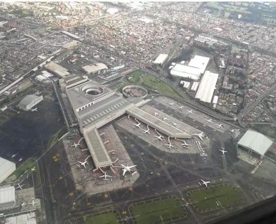 墨西哥城现有机场T2航站楼（图片来源：维基百科）