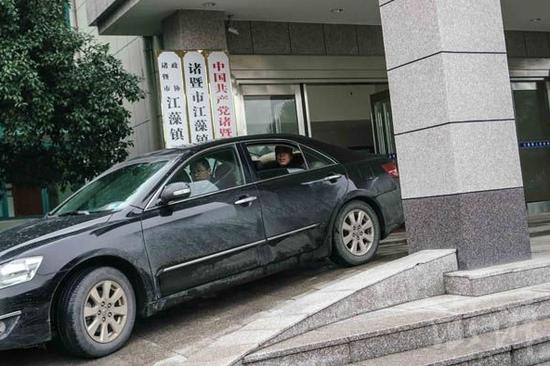 2015年12月23日,已经在企业工作1个多月的叶照辉到诸暨市的一个乡镇去谈合作项目。