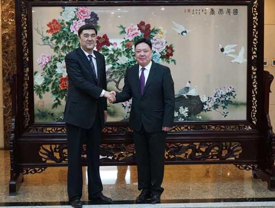 努尔?白克力会见蒙古民族民主党主席、政府大项目部部长