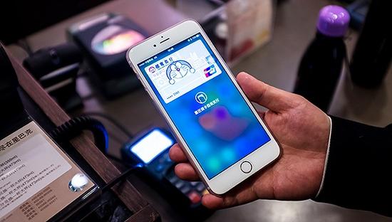 Apple Pay正式上线 闪付派与扫码派竞争白热化