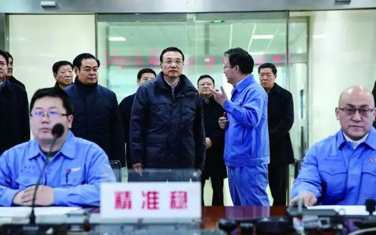 ▲这是1月4日，李克强总理来到太原钢铁集团，详细了解企业生产经营、产品结构调整、用工和效益等情况。