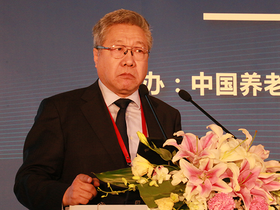 中国社会科学院美国研究所长郑秉文(图片来源:新浪财经)