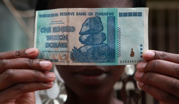 注定载入史册的100万亿津巴布韦元单张货币。