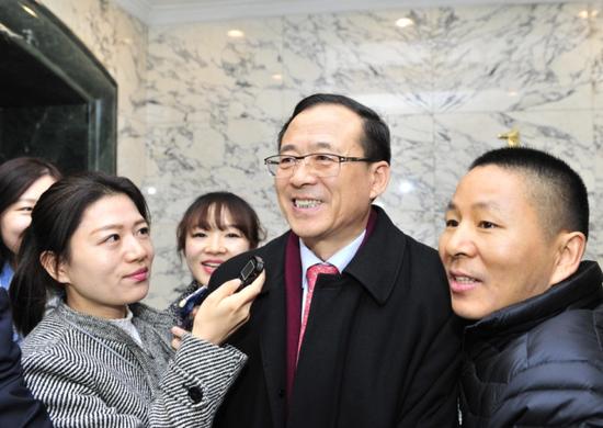 刘士余:尽最大努力保护股民