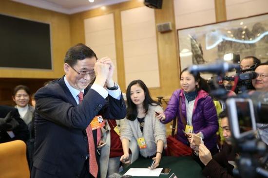 证监会主席刘士余:希望大家都要买股票 不要卖