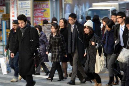 在日外国劳动者中中国人数量居首 占35.5%