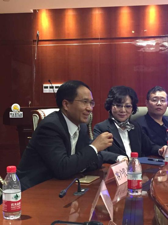 董事长徐琪_董事长办公室图片(2)