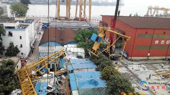  东莞 麻涌一工地发生 龙门架坍塌 事故:已致2人死