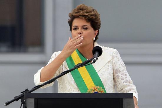 巴西总统遭弹劾停职 雷亚尔保持稳定