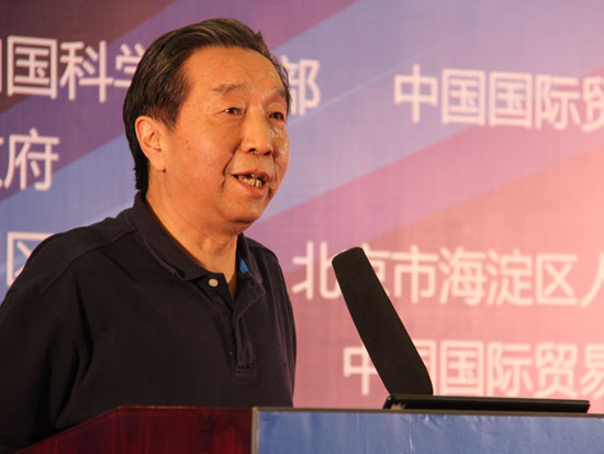 北京亚都科技股份有限公司董事长何鲁敏