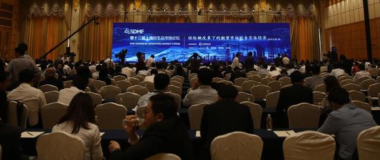第十三届上海衍生品市场论坛于2016年5月25-26日在上海国际会议中心举行。上图为大会全景图。