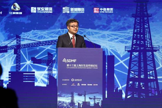 第十三届上海衍生品市场论坛于2016年5月25-26日在上海国际会议中心举行。上图为上期所理事长宋安平