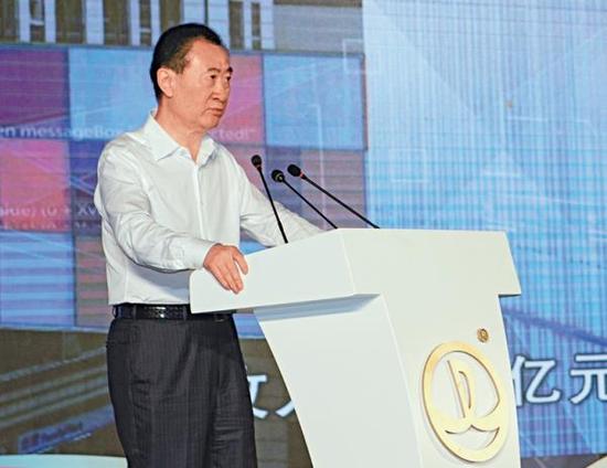 王健林在南昌“万达城”运营启动仪式上致辞。