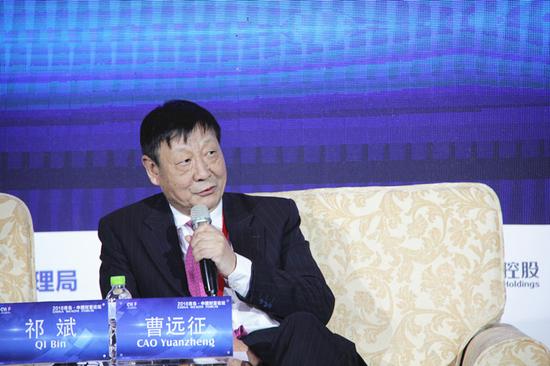 “2016青岛·中国财富论坛”于6月4日-5日在青岛召开。上图为中国银行前首席经济学家曹远征。（摄影：李彦丽）