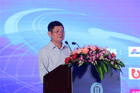 新浪财经讯 由中国保险报主办的“2016中国互联网保险大会”于6月24日在京举行。图为：中国保险报董事长赵健。