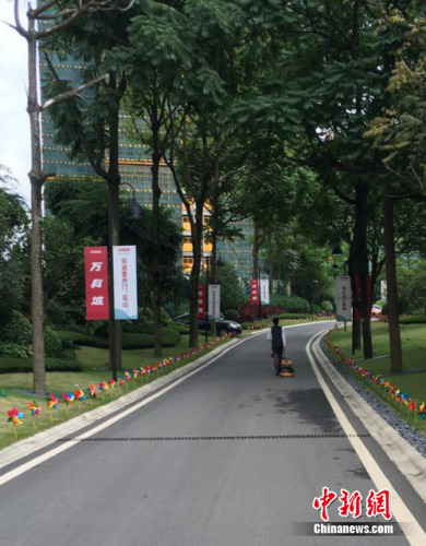 万科某楼盘外景。中新网 程春雨 摄