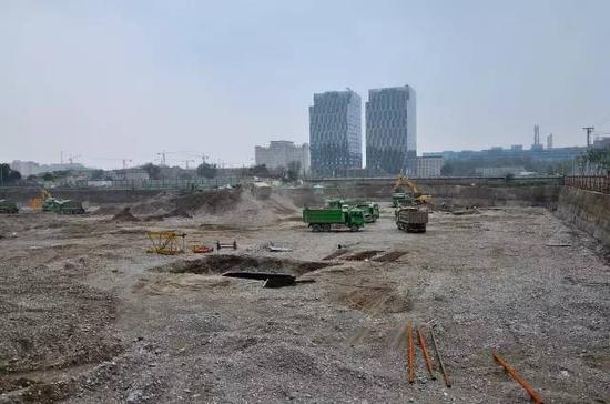 △资料图:北京一楼盘建筑工地。(来源:CFP)