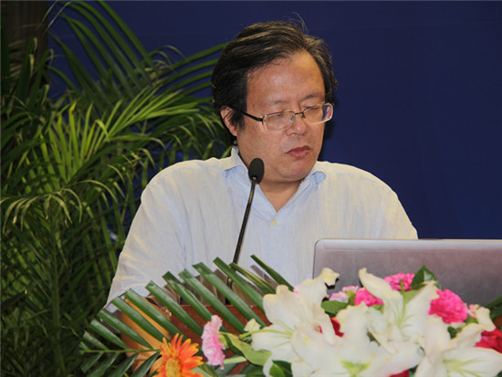 云南财经大学金融研究院院长、首席教授龚刚
