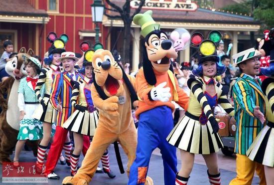 上海迪斯尼开业不到1个月 接待游客已近百万