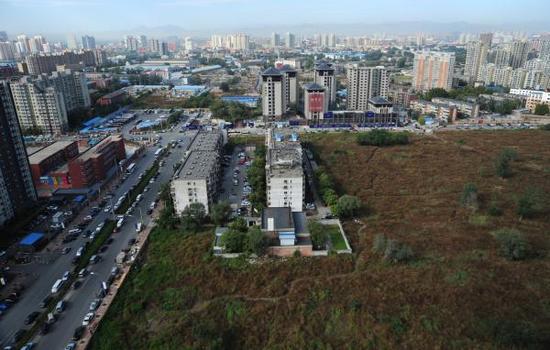 国50城半年卖地超万亿 多个城市平均溢价率超