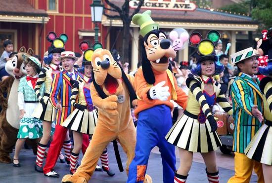 星巴克迪士尼挺进中国 美媒:美国文化巨头在华