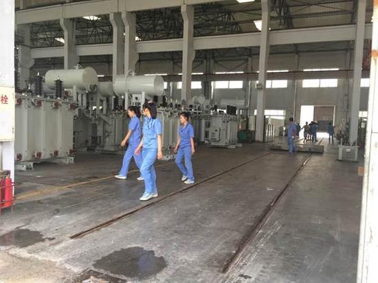 欣泰电气车间产量下降40% 员工工资延迟发放
