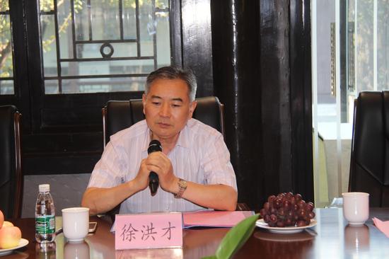 中国国际经济交流中心研究部长，著名经济学家徐洪才