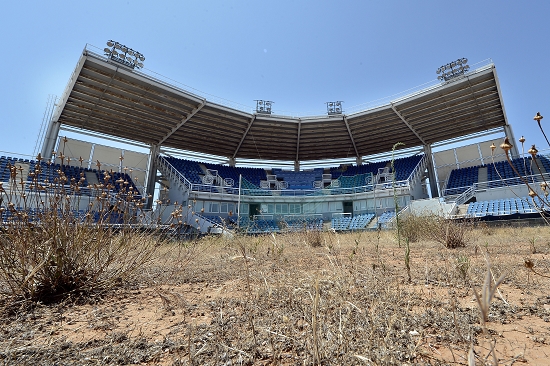 曾经承办雅典奥运垒球比赛的海林尼克奥林匹克垒球场，如今杂草丛生