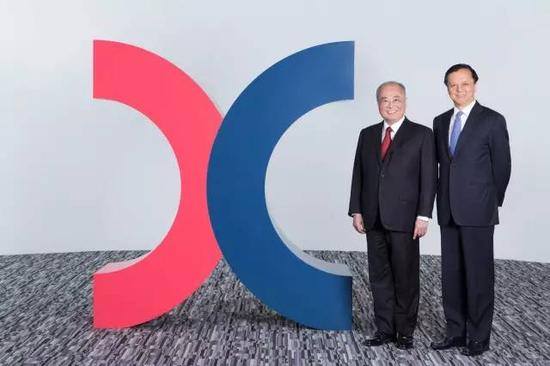 香港交易所主席周松岗（左）和集团行政总裁李小加