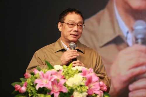 图为中国城市和小城镇改革发展中心理事会理事长李铁。