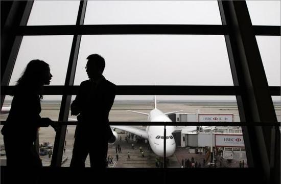 民航局在通告中称，浦东机场3-7月连续五个月数据不符合要求。赵昀 澎湃资料
