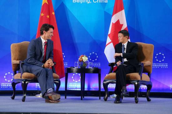图为马云对话加拿大总理贾斯汀•特鲁多